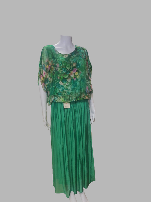 Italian  Silk  Freesize skirt  . Free size Top
